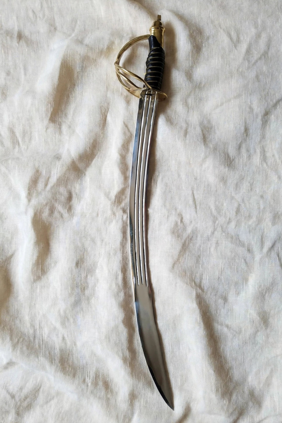 WHITE TEGHA