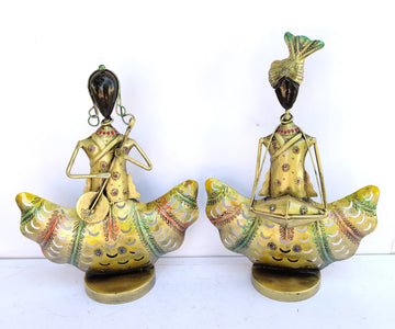 HAND PAINTED IRON TEA LIGHT COUPLE